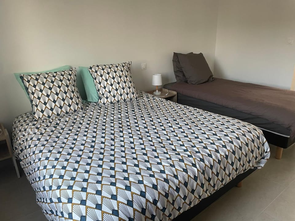 Bed, Photo of the whole room, Bedroom