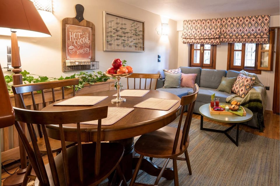 Living room, Dining area