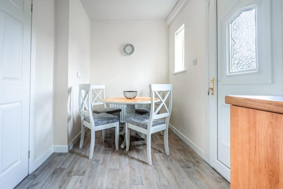 Millfield House - Cosy 2 bed house in Motherwell House in Bellshill