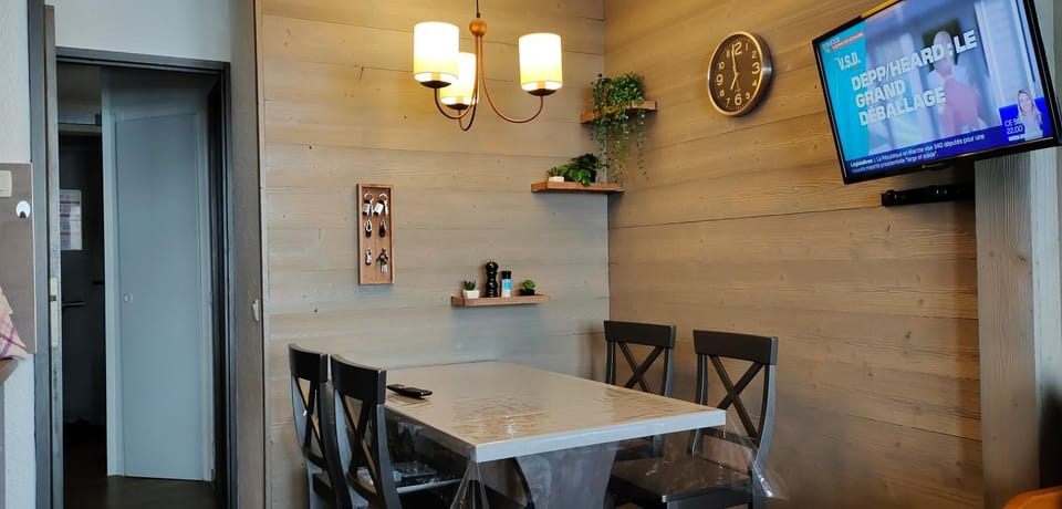 TV and multimedia, Dining area