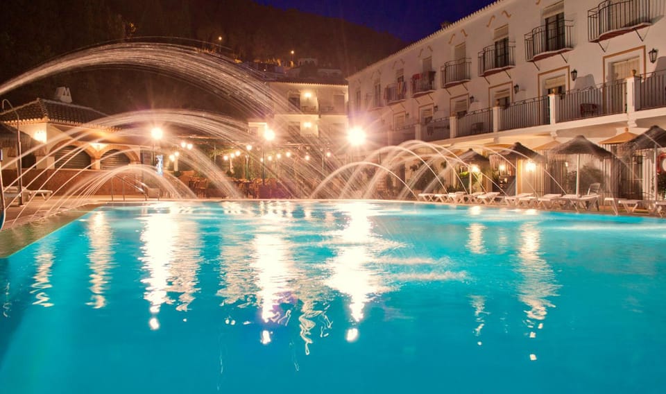 Swimming pool, Swimming pool