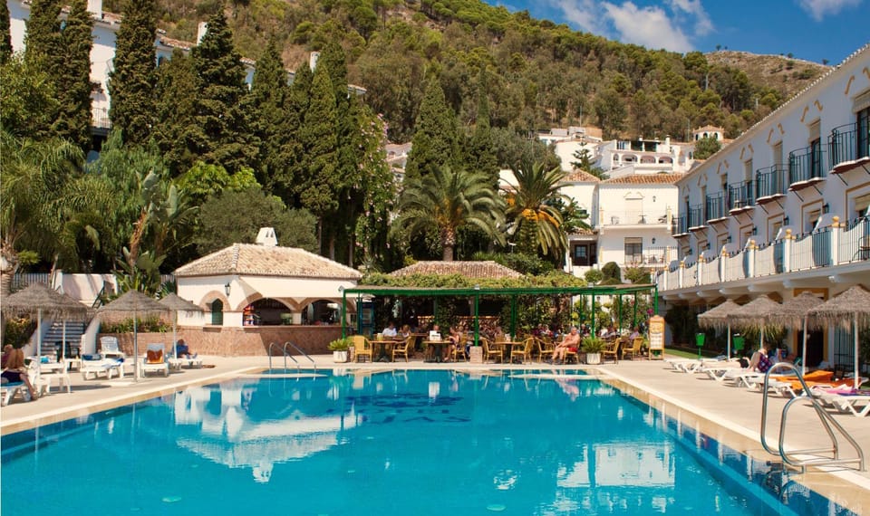 Swimming pool, Swimming pool