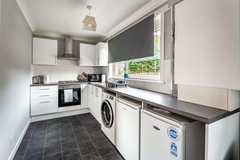 Scotia House -3 bed house in Larkhall with private driveway House in Scotland