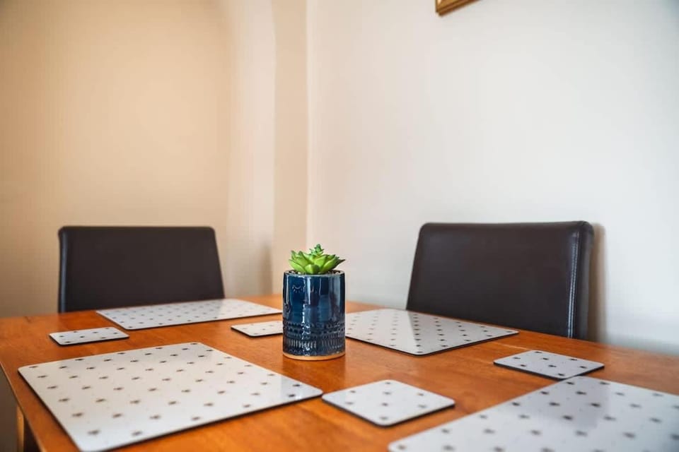 Scotia House -3 bed house in Larkhall with private driveway House in Scotland