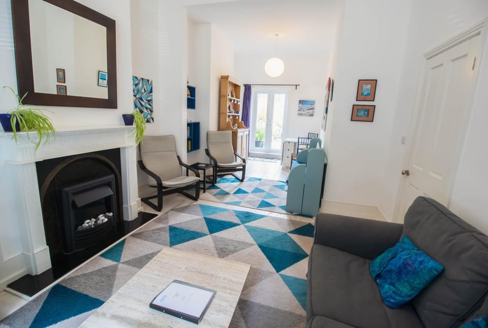 TV and multimedia, Living room, Seating area, internet