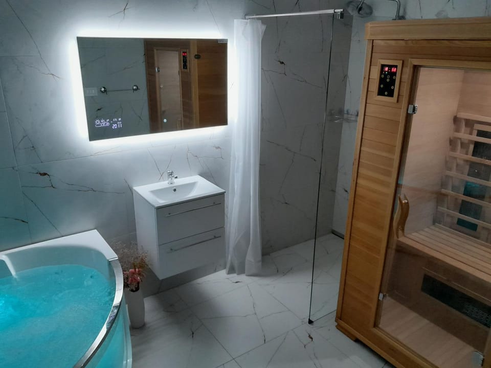 Hot Tub, Sauna, Spa and wellness centre/facilities