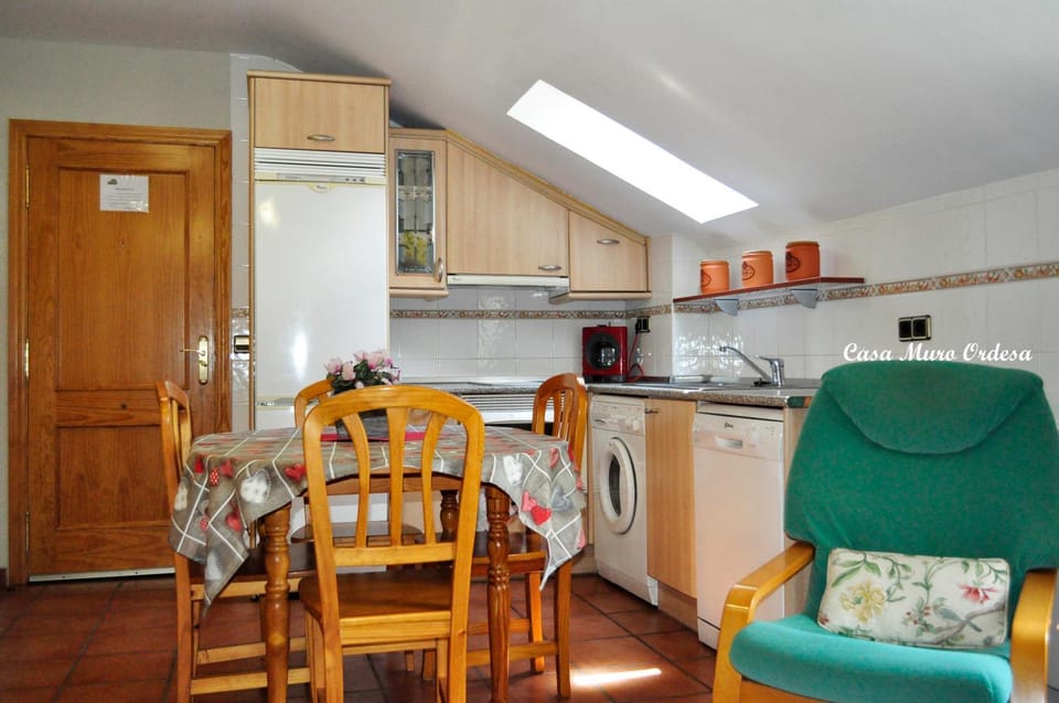 Kitchen or kitchenette, Dining area, Communal kitchen