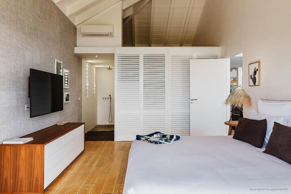Bed, TV and multimedia, Photo of the whole room, Bedroom, wardrobe