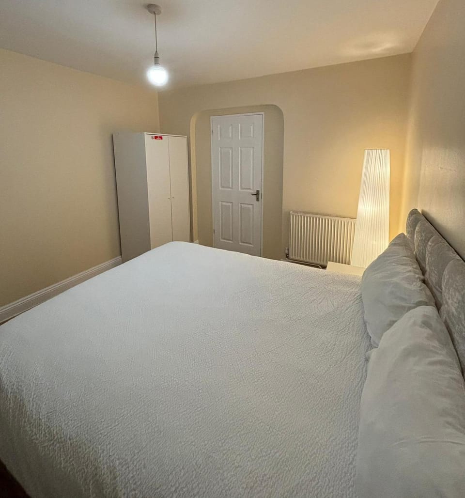 Shared House in Chakeshill Drive Bed and Breakfast in Bristol