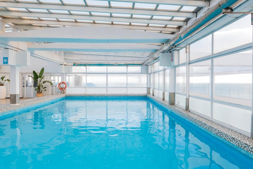 Swimming pool, Swimming pool