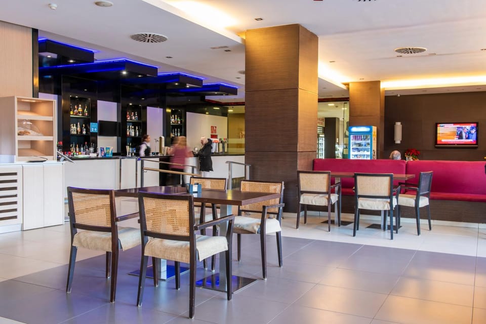 Lounge or bar, Lounge or bar