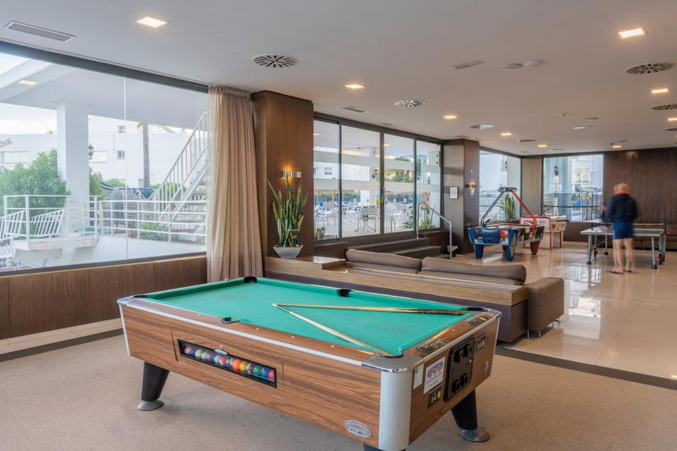 Game Room, Lounge or bar