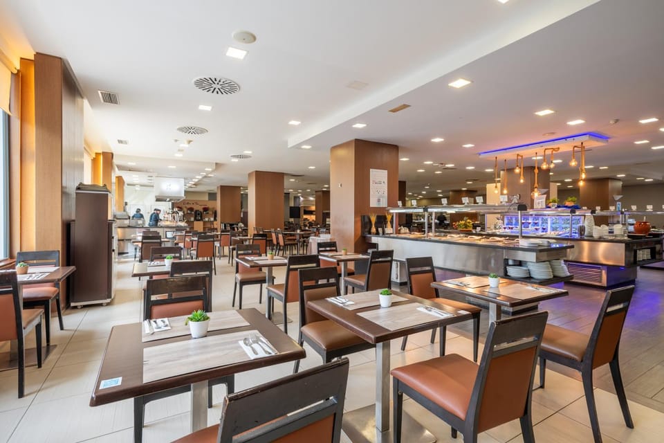 Restaurant/places to eat, Restaurant/places to eat