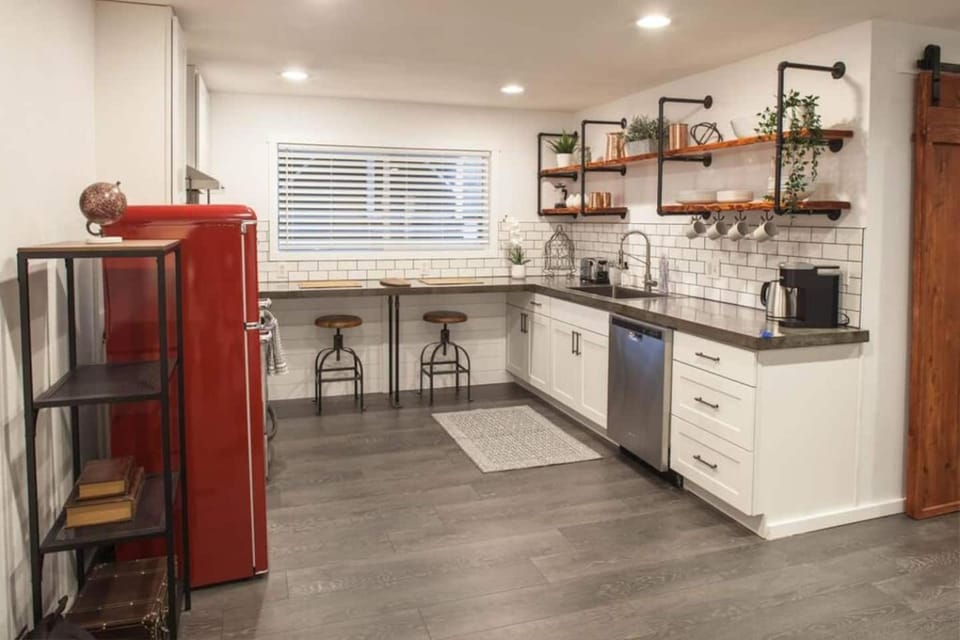 Relax & enjoy this Spacious Gem in easy location Bed and Breakfast in Washington