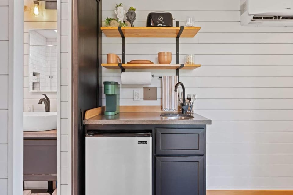 Eco Friendly Tiny Container Home Retreat House in Vancouver