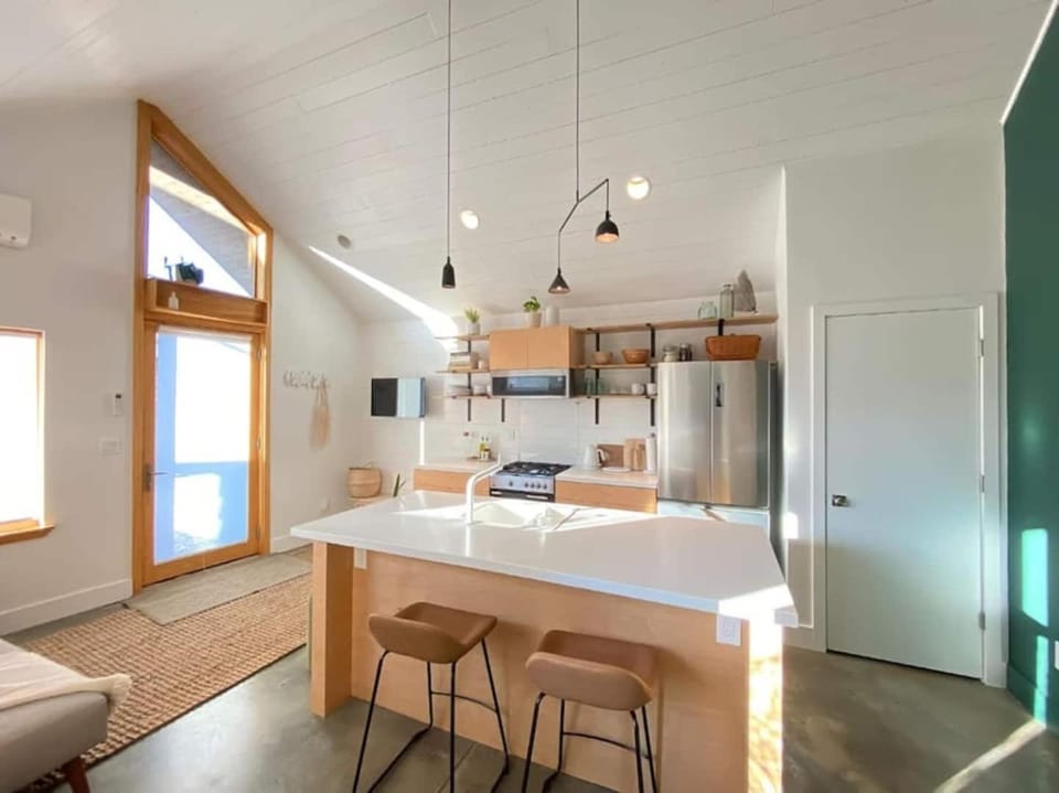 Private Oasis! Cozy & Close to Everything! Bed and Breakfast in Portland