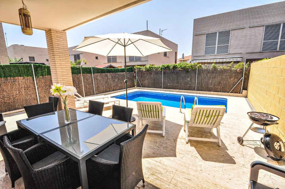 LITORAL COSTA DORADA - VILLA MAGNOLIA Only families House in Cambrils