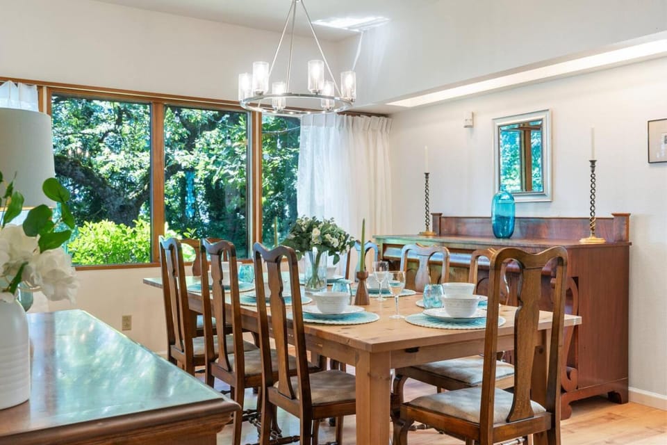 The Riverfront Retreat-Woods Landing House in Vancouver