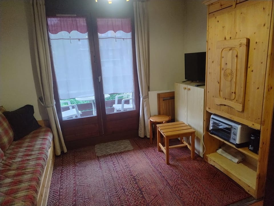 Communal lounge/ TV room, TV and multimedia