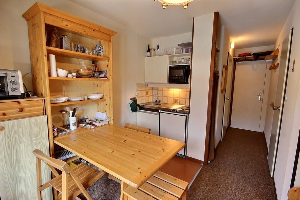 Kitchen or kitchenette, Dining area, pet friendly, stove