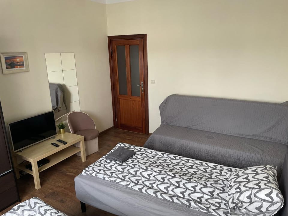 TV and multimedia, Photo of the whole room, Bedroom