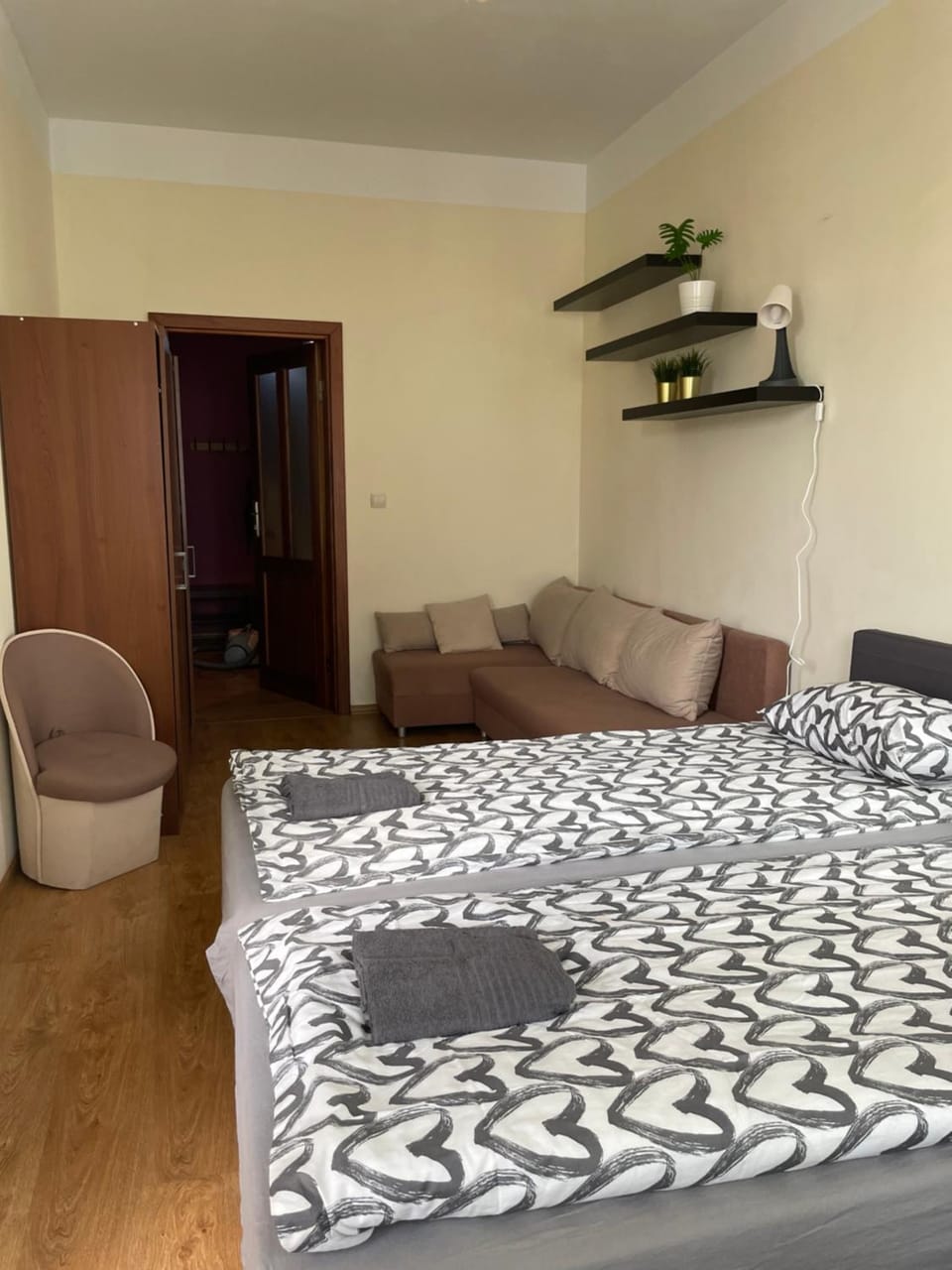 Bed, Photo of the whole room, Bedroom