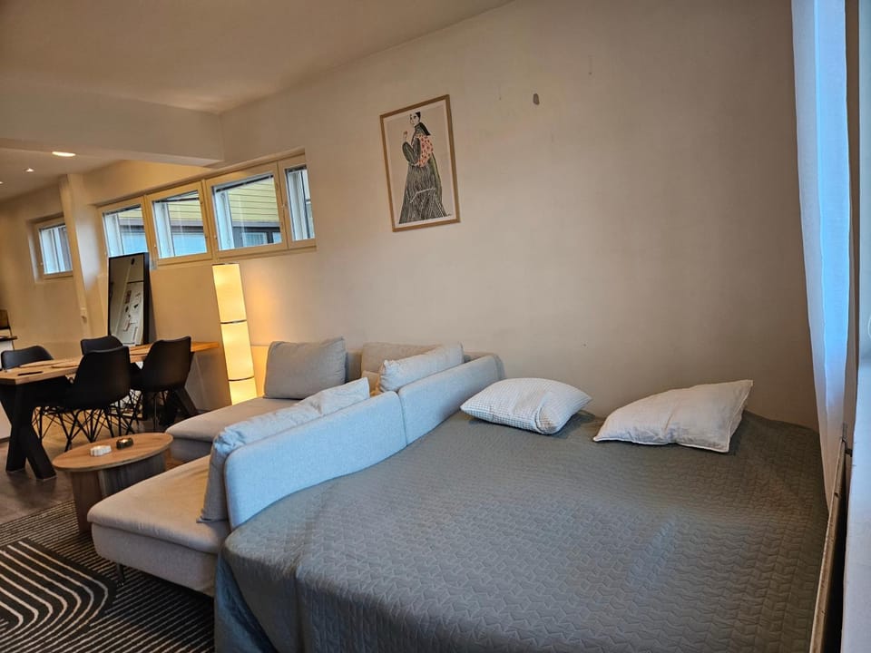 Bed, Living room
