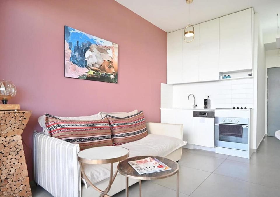 Kitchen or kitchenette, Living room