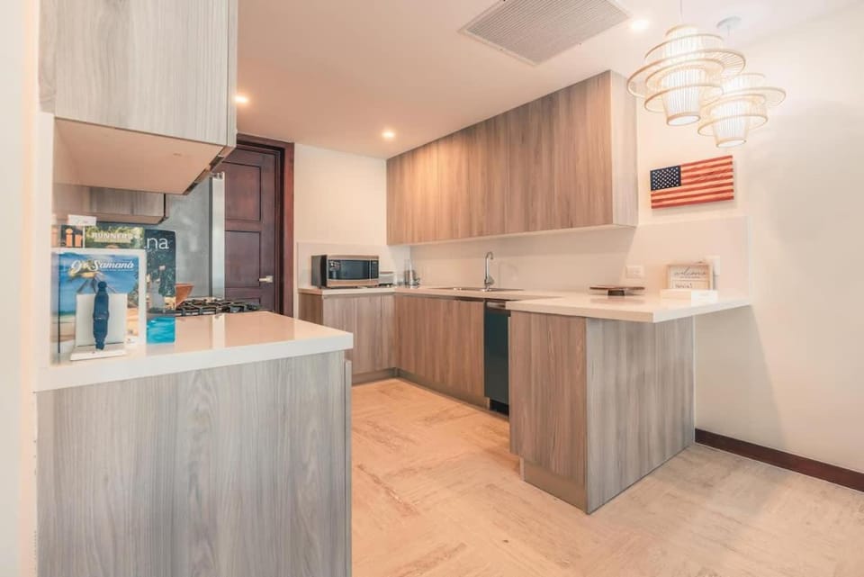 Kitchen or kitchenette, oven
