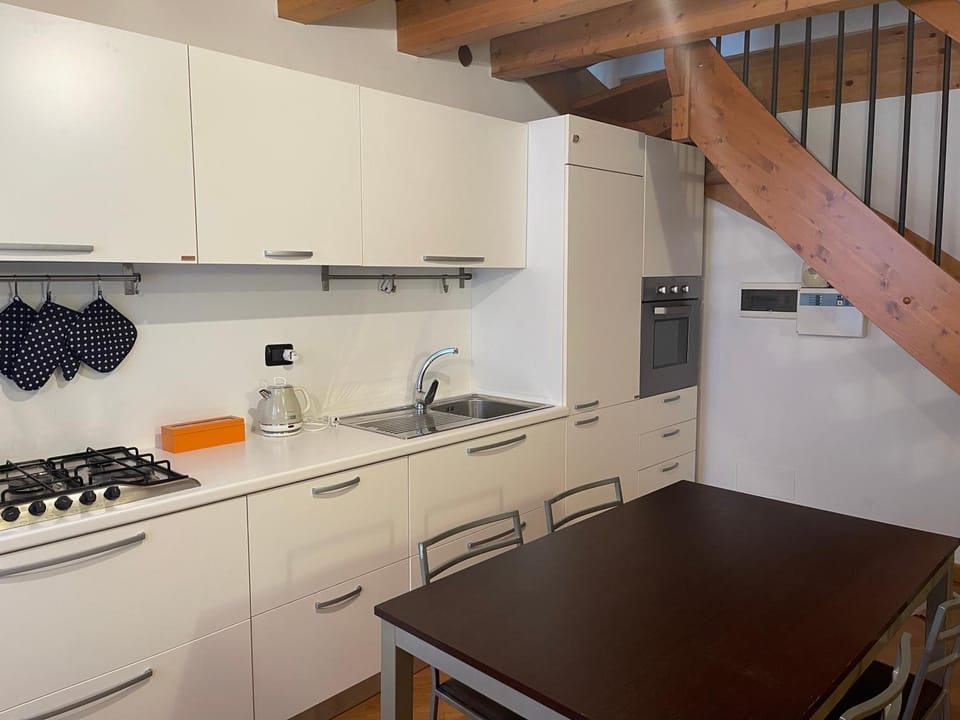 Kitchen or kitchenette, Dining area, dishwasher, pet friendly, stove