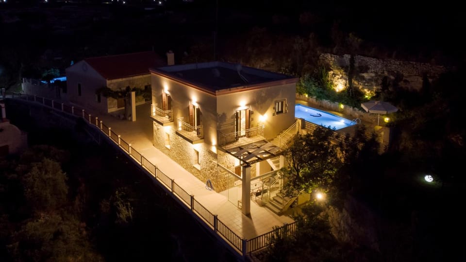 Bird's eye view, Pool view