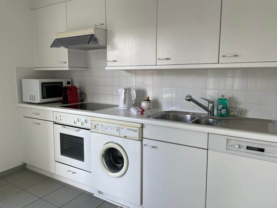 Coffee/tea facilities, Kitchen or kitchenette, dishwasher, minibar, pet friendly, stove, washing machine