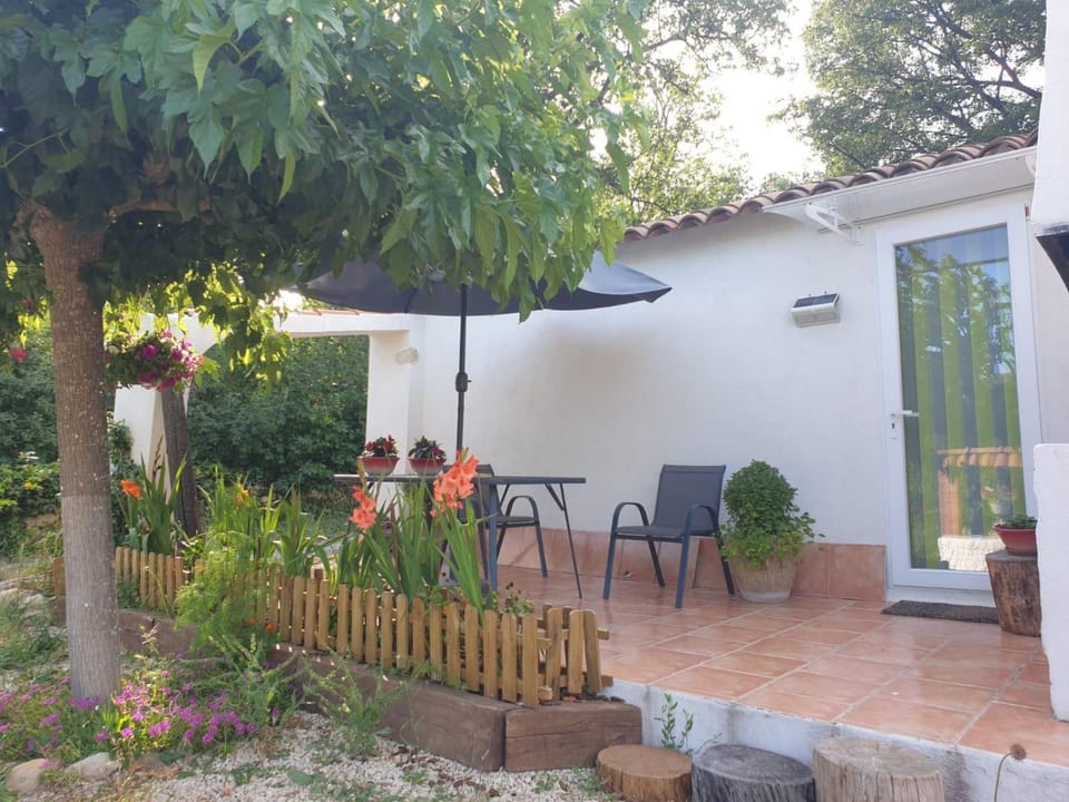 Patio, Dining area