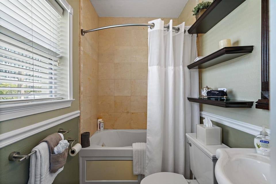 Shower, Toilet, Bathroom, Bath