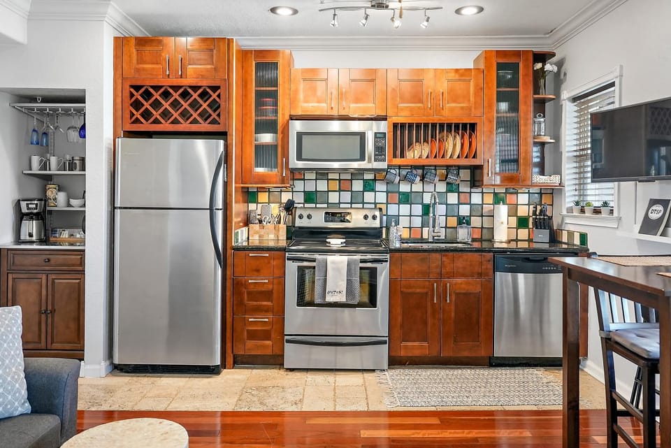 dishwasher, microwave, oven, stove, kitchen