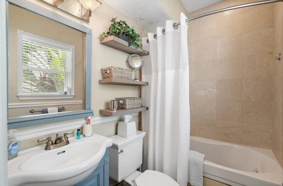 Shower, Hot Tub, Bathroom, towels