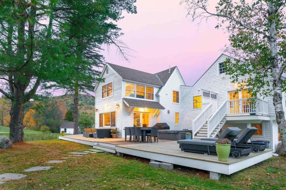 The Villa - Industrial Farmhouse with Hot Tub House in West Dover