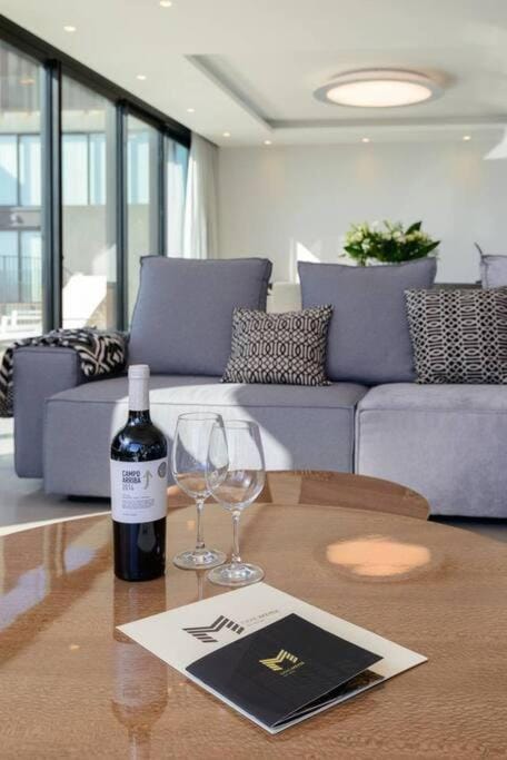 Luxurious 5BR Penthouse with Sea View by HolyGuest Apartment in Tel Aviv-Yafo