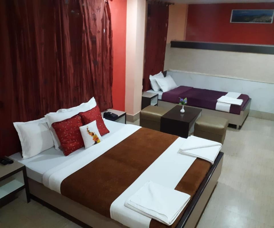 Bed, Photo of the whole room, Seating area, Bedroom, towels