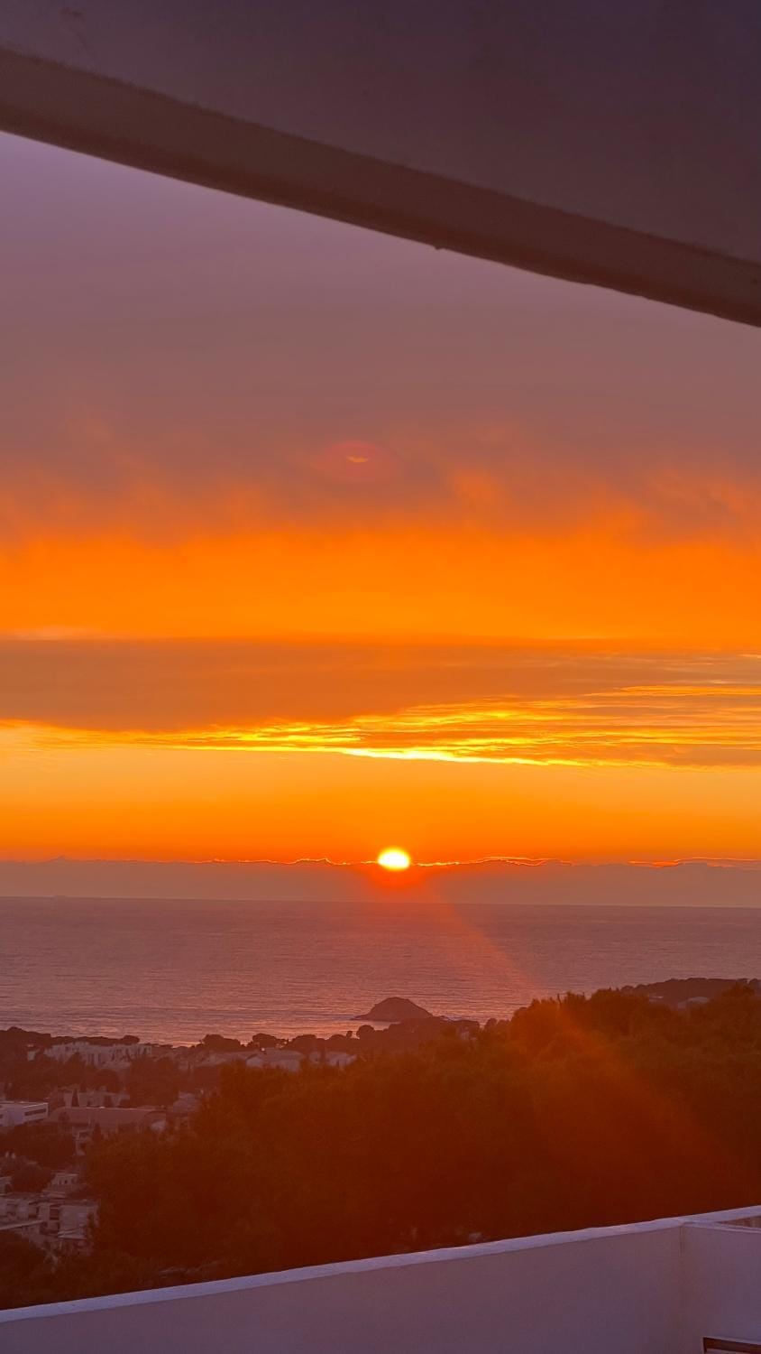 MAGNIFIQUE APPARTEMENT VUE MER - GRANDE TERRASSE ET PISCINE Apartment in French Riviera