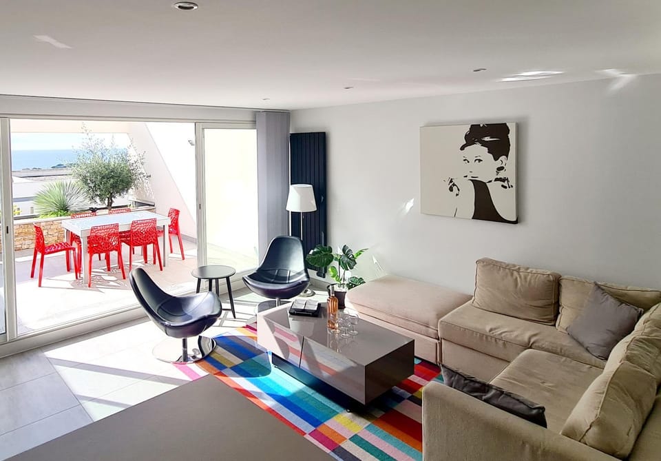 Living room, Seating area