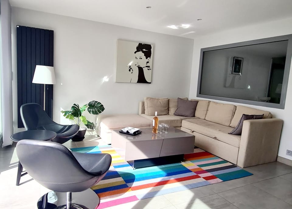 Living room, Lounge or bar