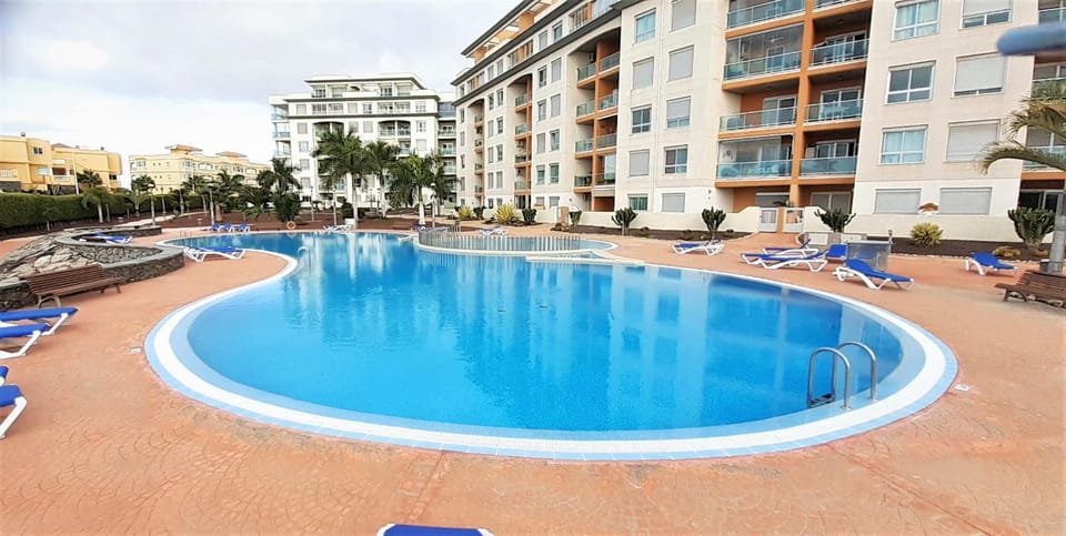 Pool view, Swimming pool, sunbed