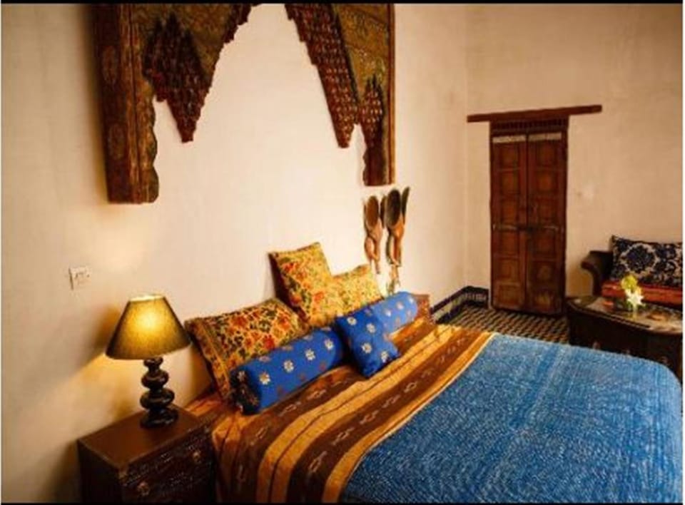 Photo of the whole room, Decorative detail