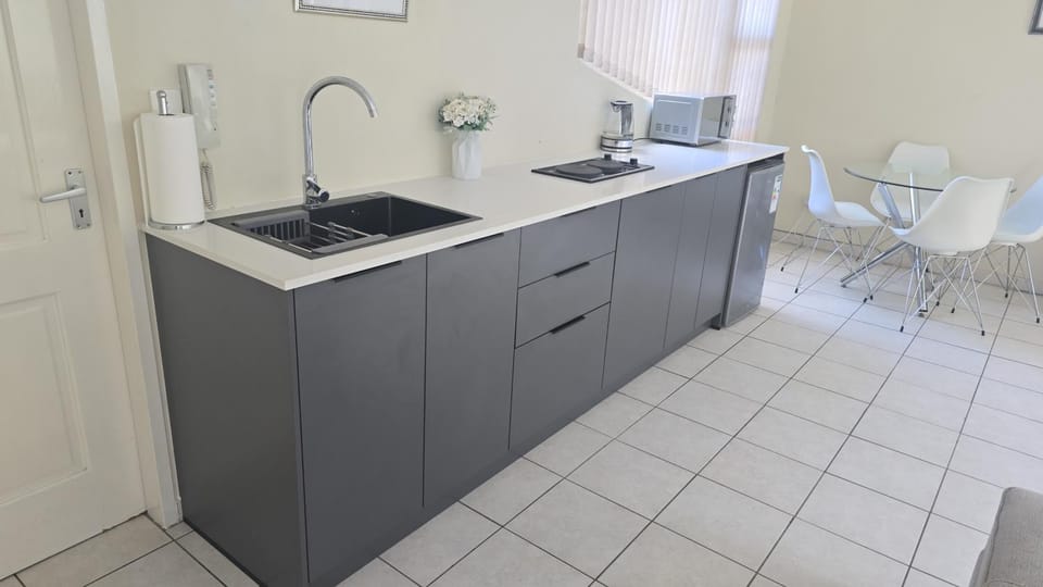 Luxurious Pvt Apartment , Pool, Jaccuzi & Aircons Apartment in Sandton