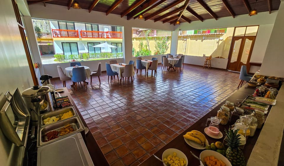 Restaurant/places to eat, Buffet breakfast
