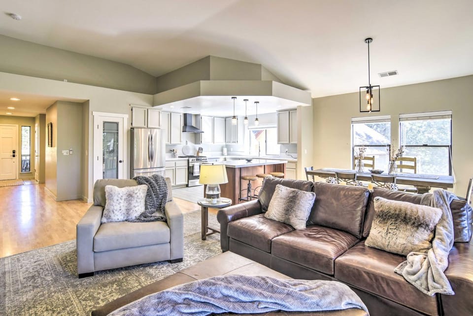 Charming Chester Home with Furnished Porch! House in Lake Almanor West