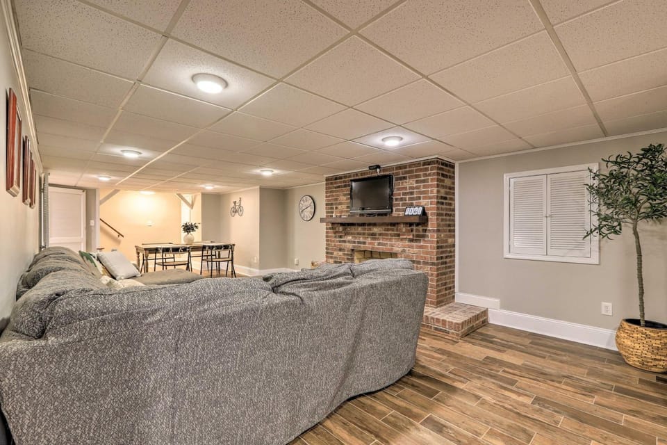 21 Mi to Atlanta: Getaway w/ Fire Pit! Apartment in Georgia