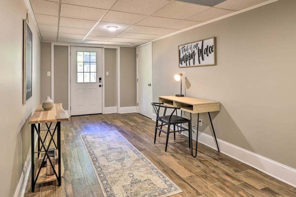 21 Mi to Atlanta: Getaway w/ Fire Pit! Apartment in Georgia