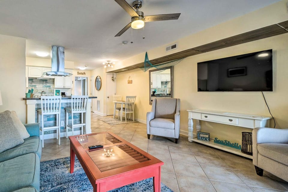 Coastal Condo w/ Pool Access - Steps to Beach House in Carolina Beach